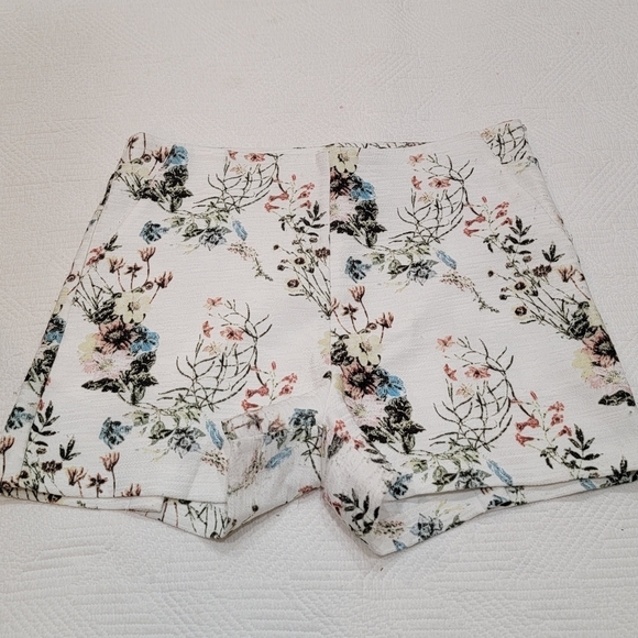 Lucy Paris white floral shorts. - Picture 7 of 16